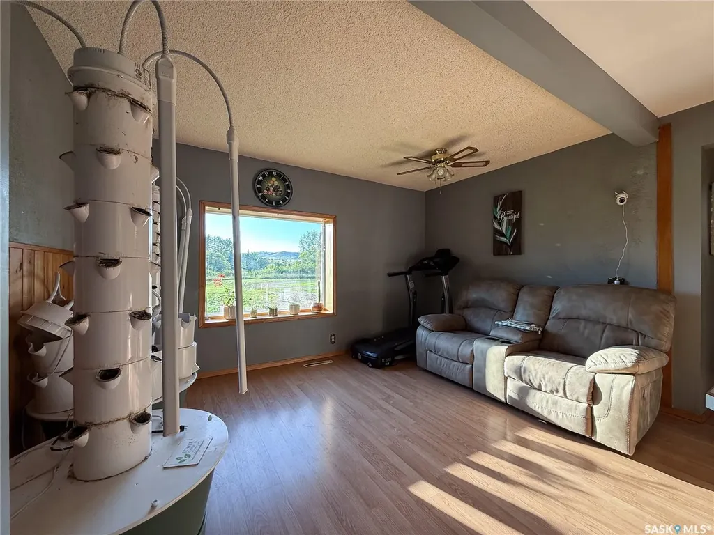 223 Riverside Boulevard Eastend SK S0N 0T0