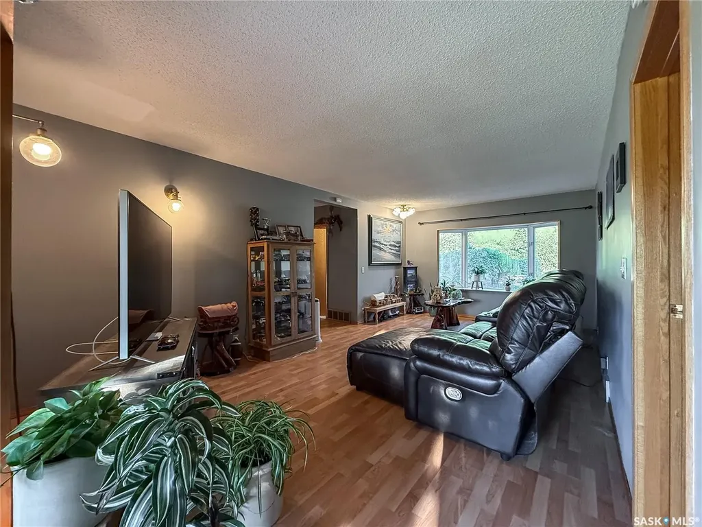 223 Riverside Boulevard Eastend SK S0N 0T0