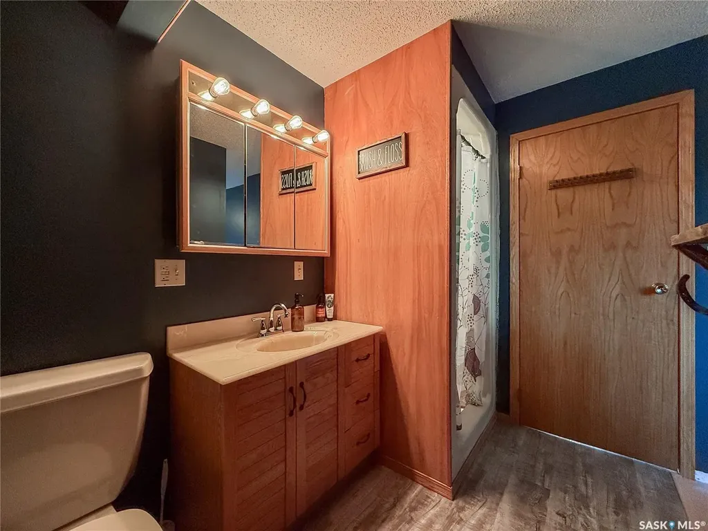 223 Riverside Boulevard Eastend SK S0N 0T0