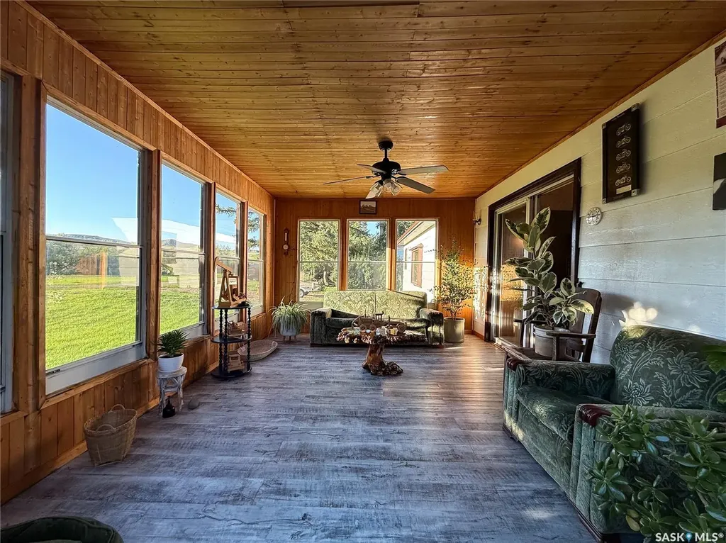 223 Riverside Boulevard Eastend SK S0N 0T0