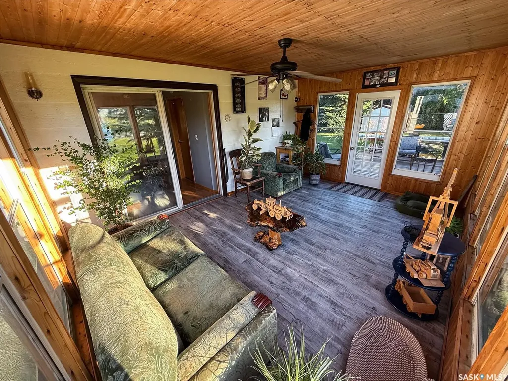 223 Riverside Boulevard Eastend SK S0N 0T0