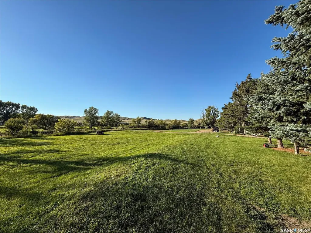 223 Riverside Boulevard Eastend SK S0N 0T0