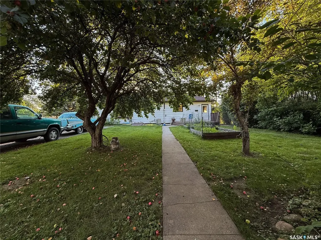 223 Riverside Boulevard Eastend SK S0N 0T0
