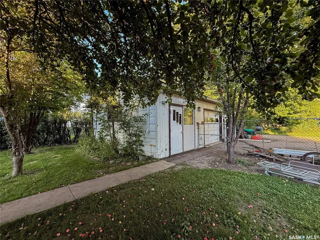 223 Riverside Boulevard Eastend SK S0N 0T0