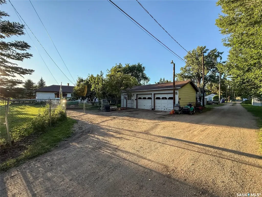 223 Riverside Boulevard Eastend SK S0N 0T0