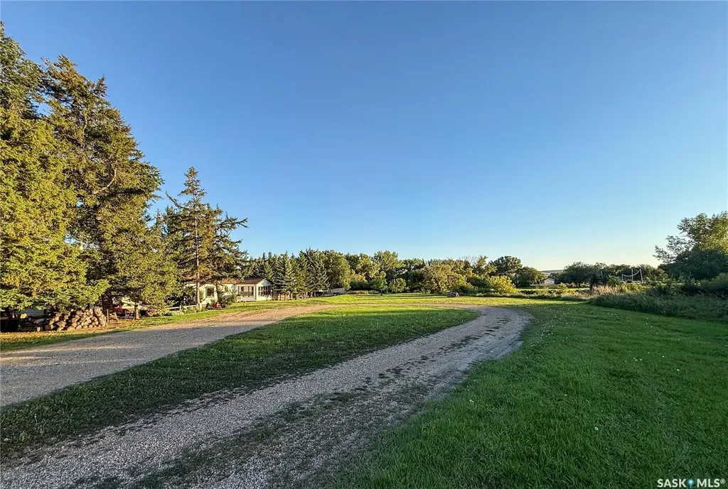 223 Riverside Boulevard Eastend SK S0N 0T0