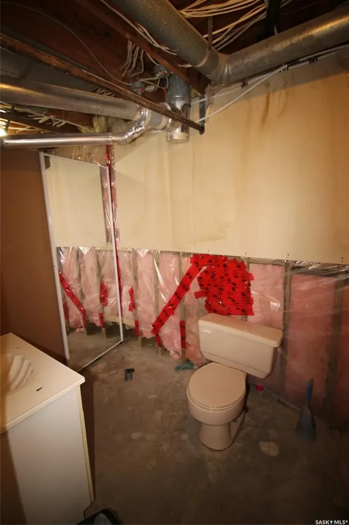 138 Redcoat Drive Eastend SK S0N 0T0