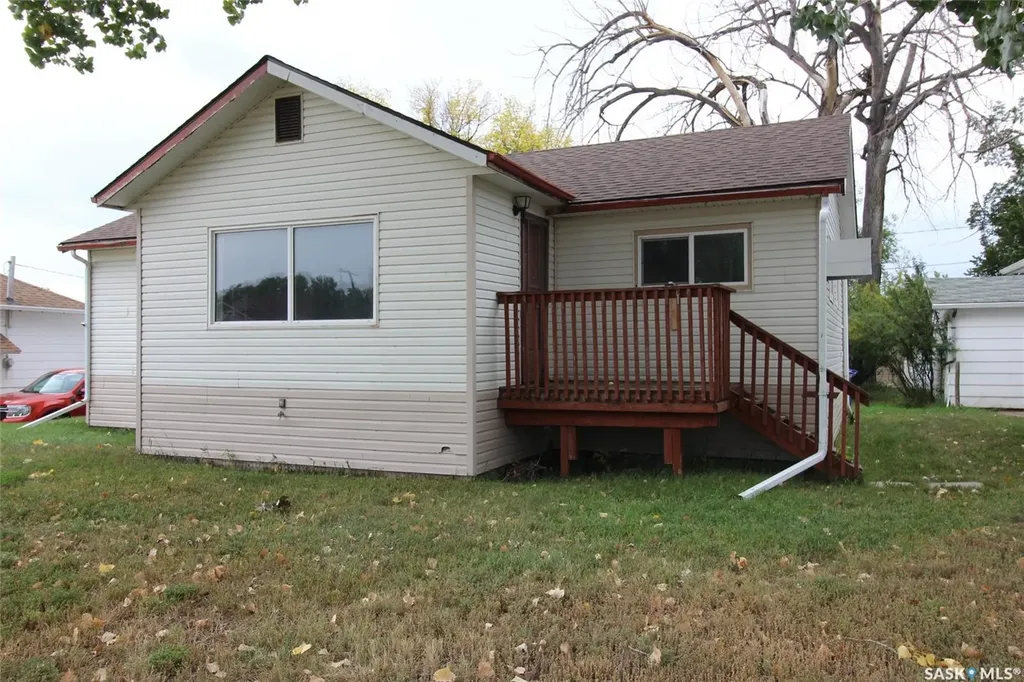 138 Redcoat Drive Eastend SK S0N 0T0