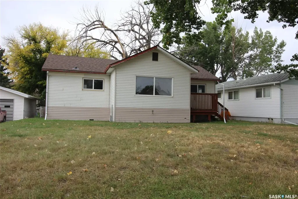 138 Redcoat Drive Eastend SK S0N 0T0