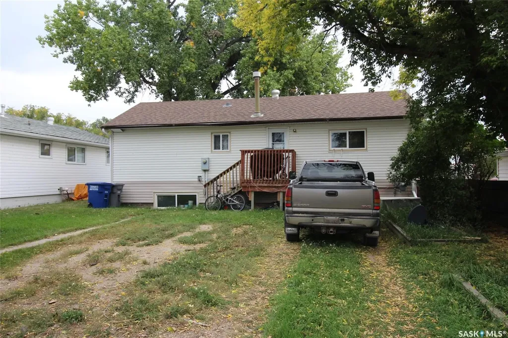 138 Redcoat Drive Eastend SK S0N 0T0