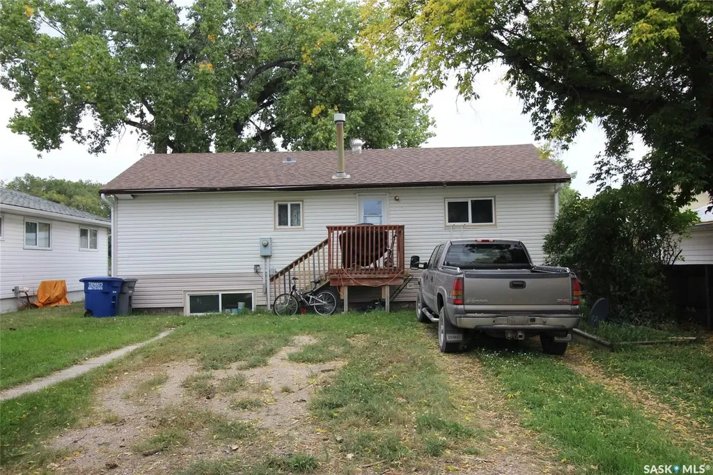 138 Redcoat Drive Eastend SK S0N 0T0