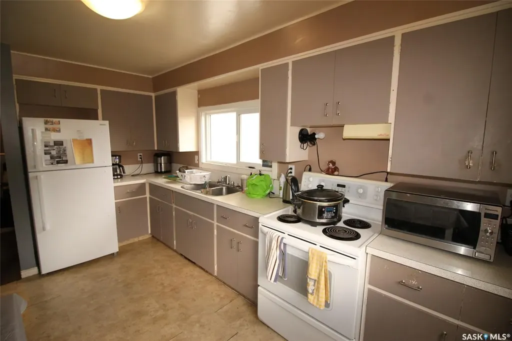 138 Redcoat Drive Eastend SK S0N 0T0