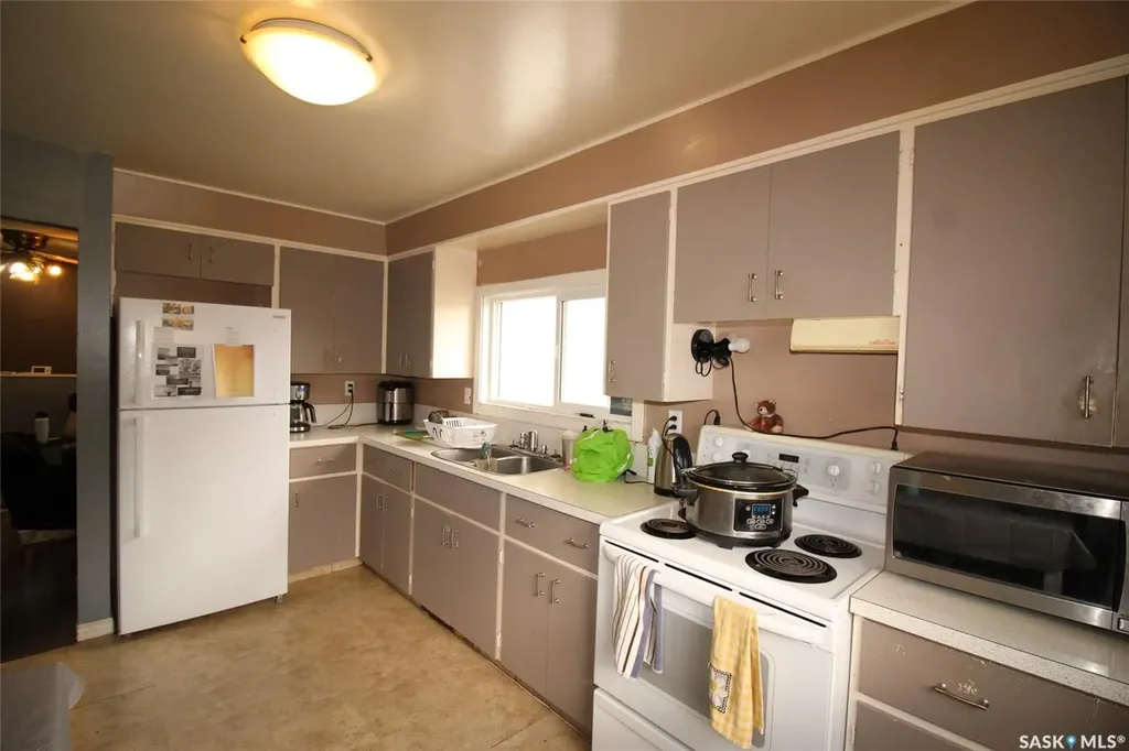 138 Redcoat Drive Eastend SK S0N 0T0