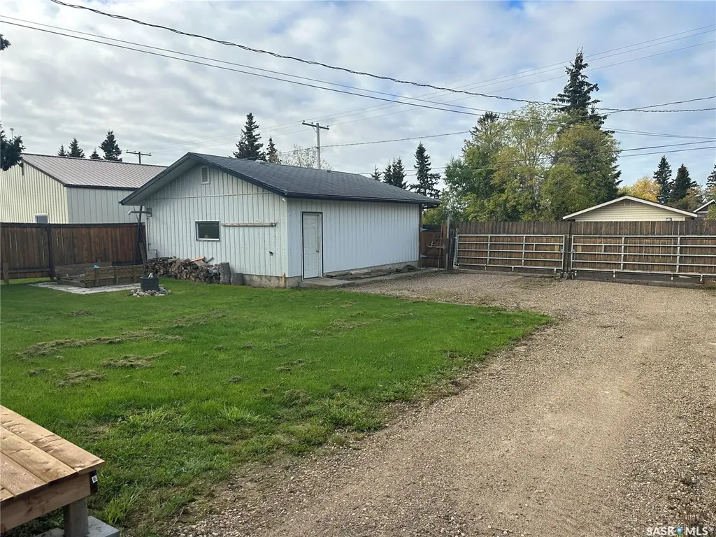 112 5th Avenue N Big River SK S0J 0E0