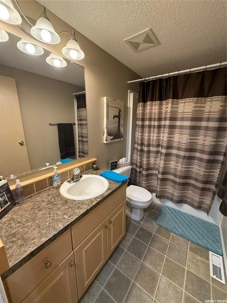 220 5th Street W Carnduff SK S0C 0S0