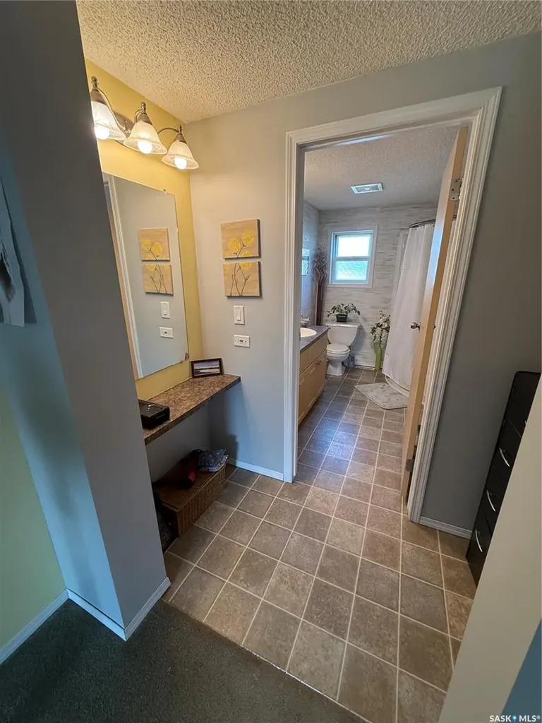 220 5th Street W Carnduff SK S0C 0S0