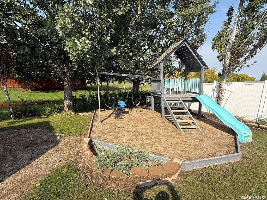 220 5th Street W Carnduff SK S0C 0S0