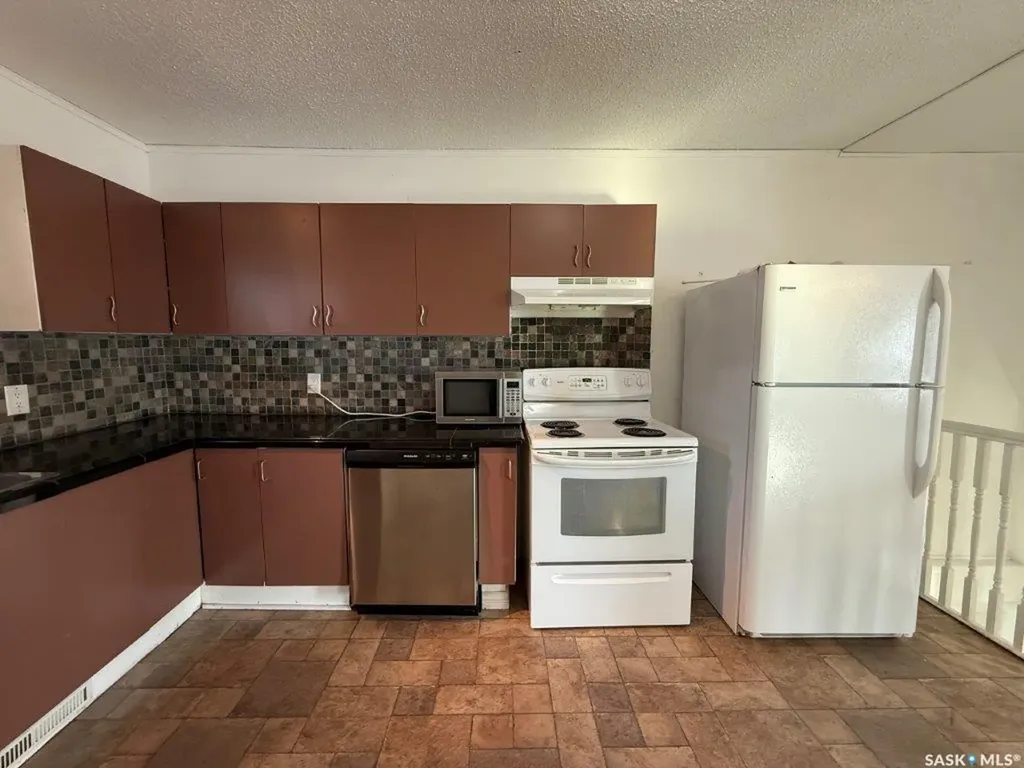 29 6th Street Crescent W Kindersley SK S0L 1S0