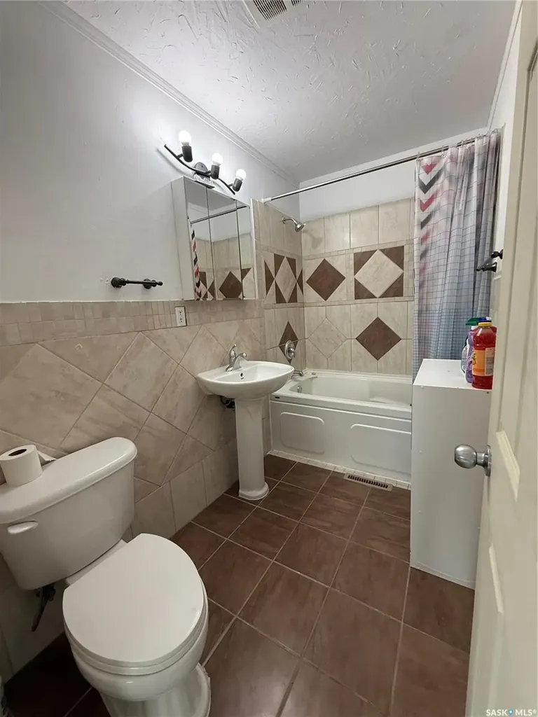 29 6th Street Crescent W Kindersley SK S0L 1S0