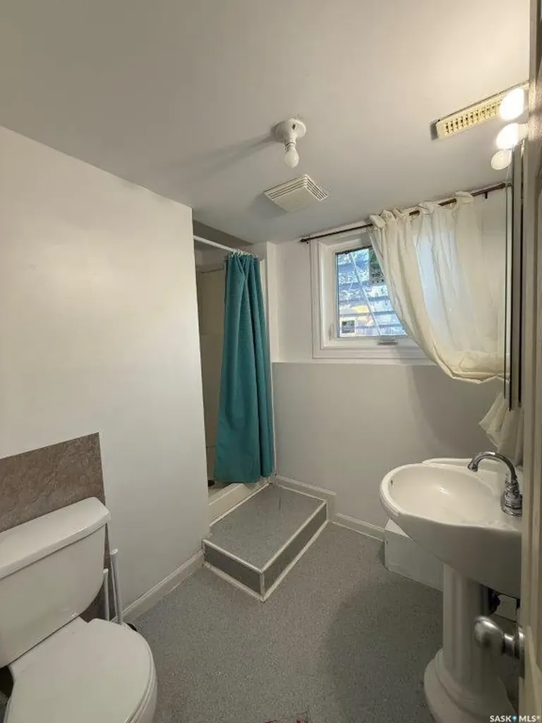 29 6th Street Crescent W Kindersley SK S0L 1S0