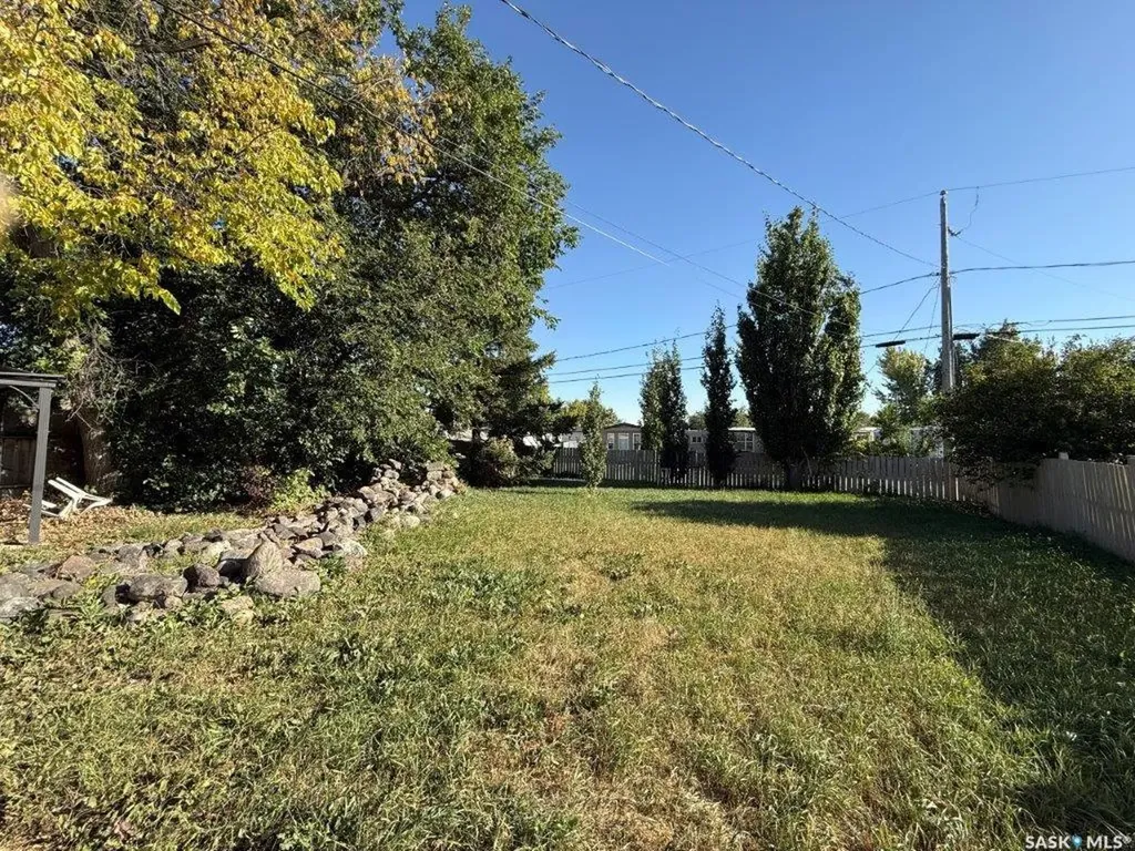 29 6th Street Crescent W Kindersley SK S0L 1S0