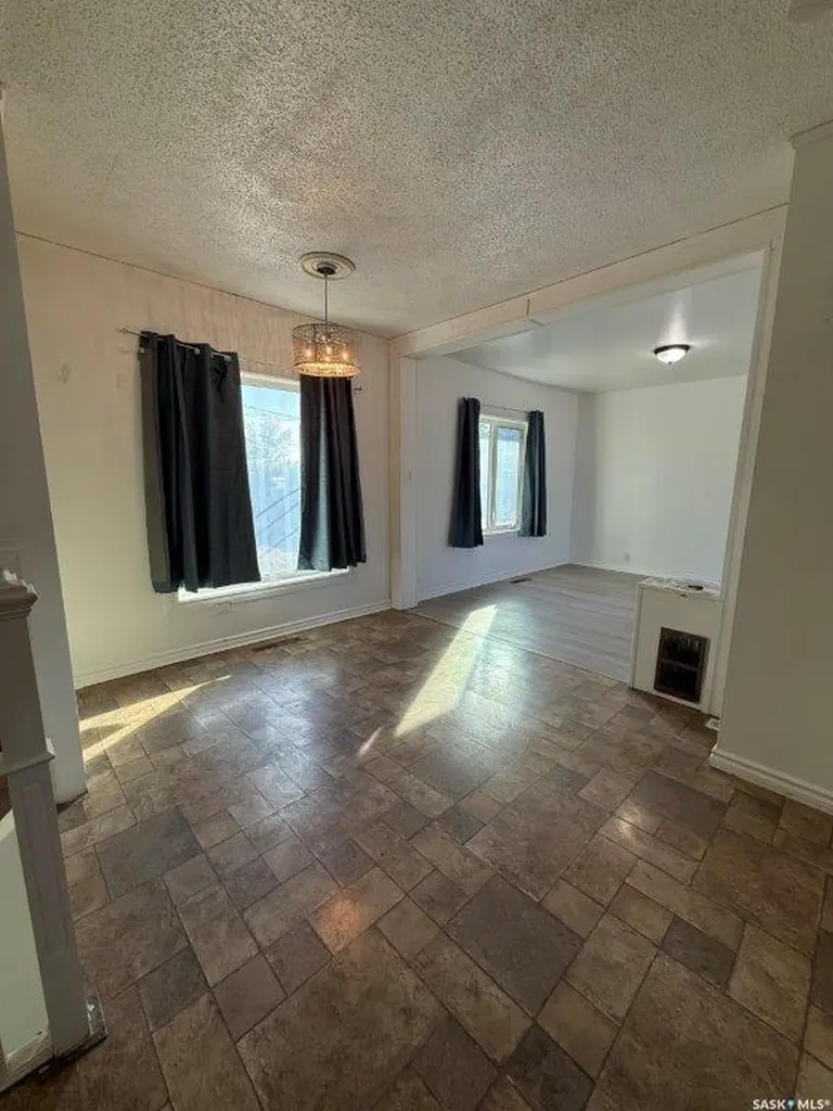 29 6th Street Crescent W Kindersley SK S0L 1S0