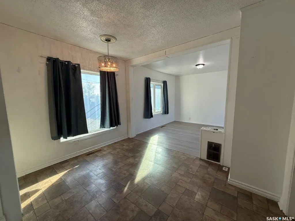 29 6th Street Crescent W Kindersley SK S0L 1S0