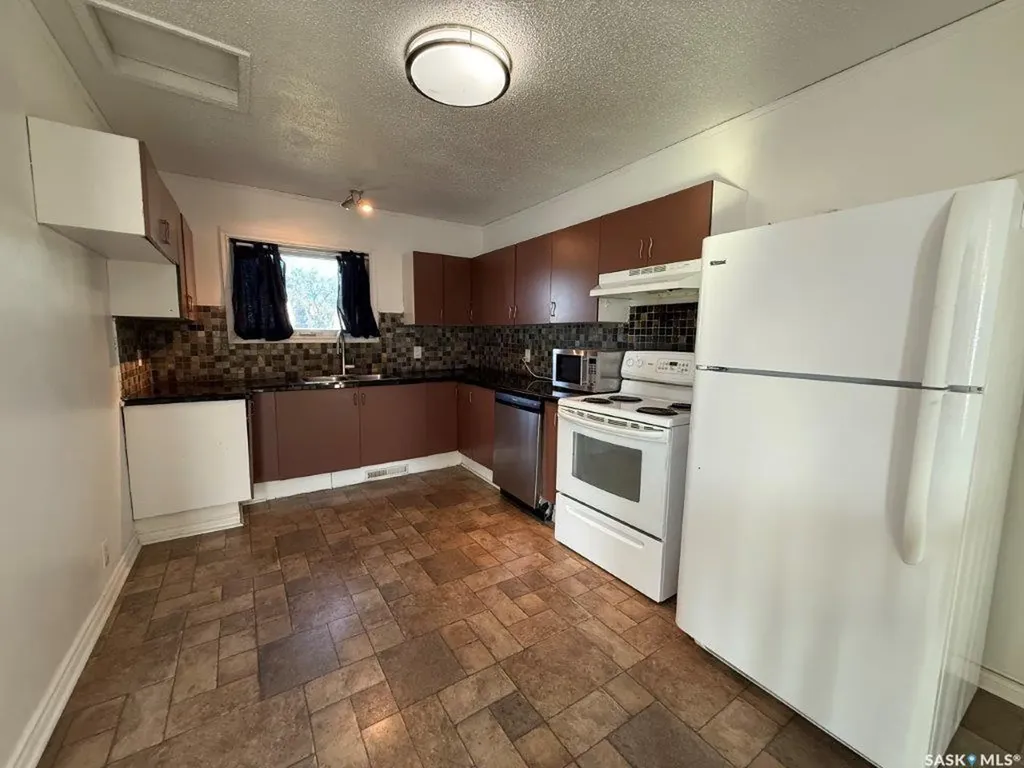 29 6th Street Crescent W Kindersley SK S0L 1S0