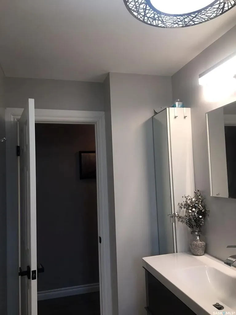 216 Dominion Road Assiniboia SK S0H 0B0