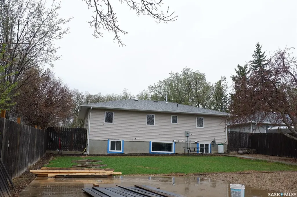 216 Dominion Road Assiniboia SK S0H 0B0