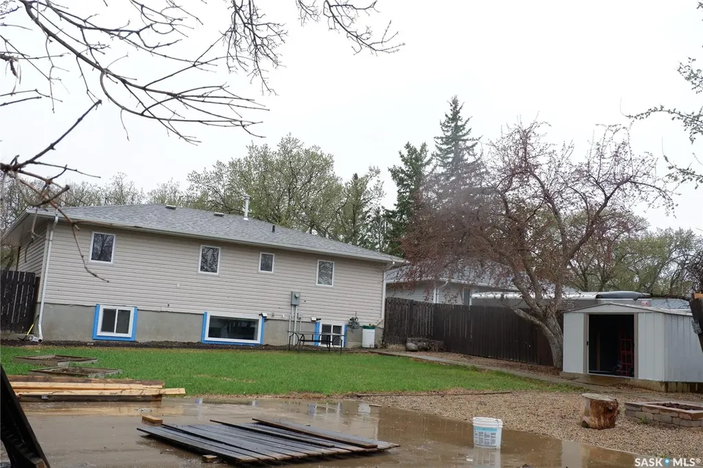 216 Dominion Road Assiniboia SK S0H 0B0