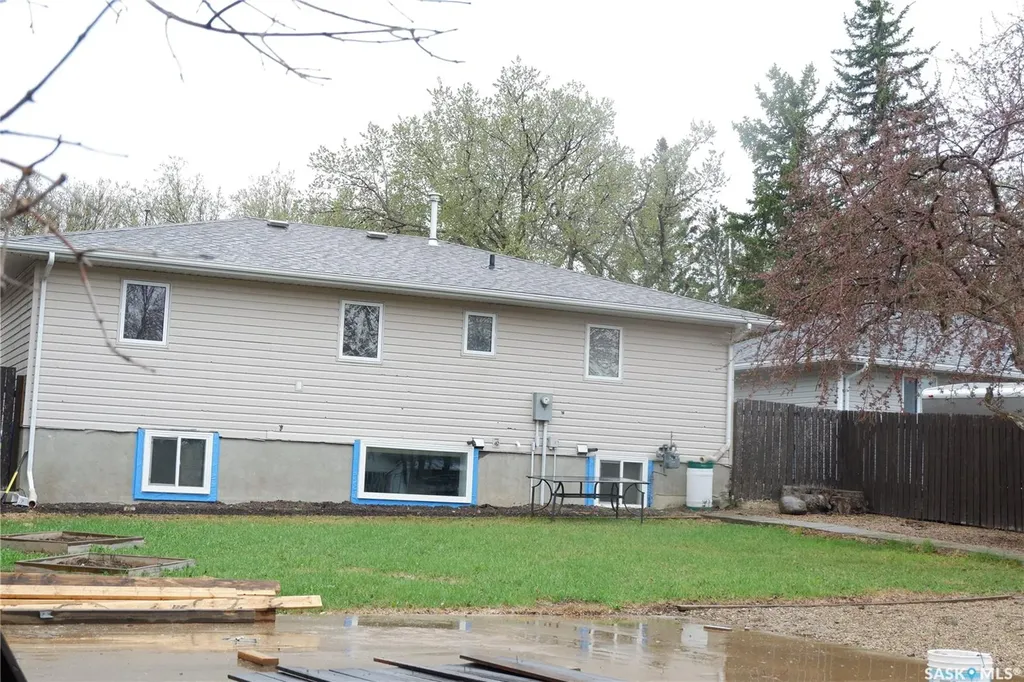 216 Dominion Road Assiniboia SK S0H 0B0