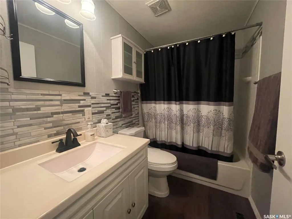 22 West Road Kindersley SK S0L 1S1