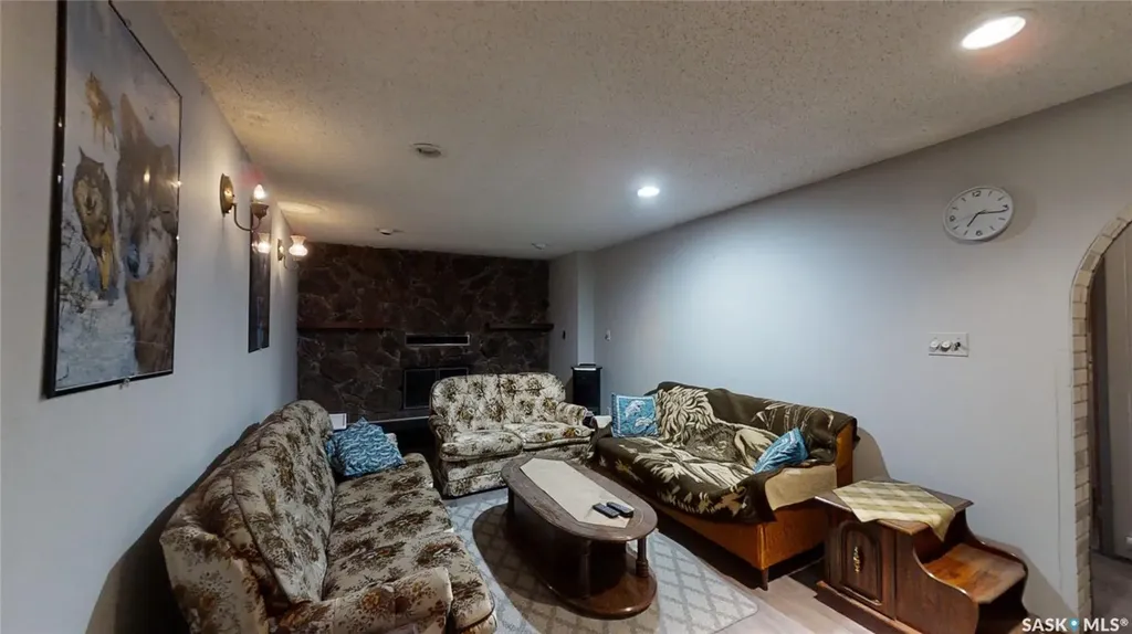 22 West Road Kindersley SK S0L 1S1