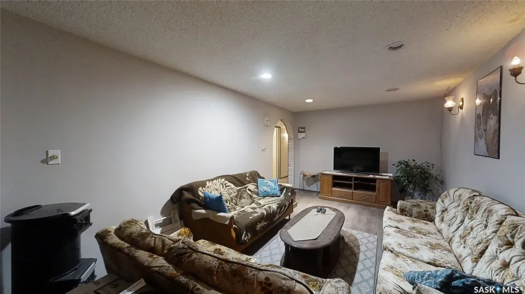 22 West Road Kindersley SK S0L 1S1