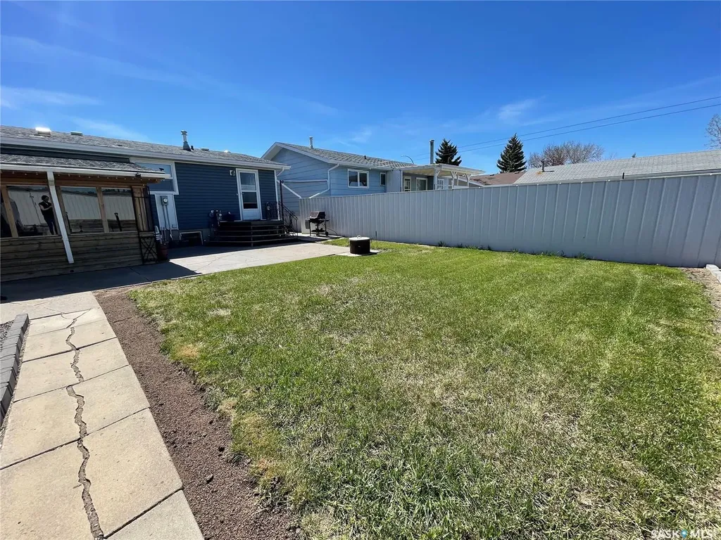 22 West Road Kindersley SK S0L 1S1