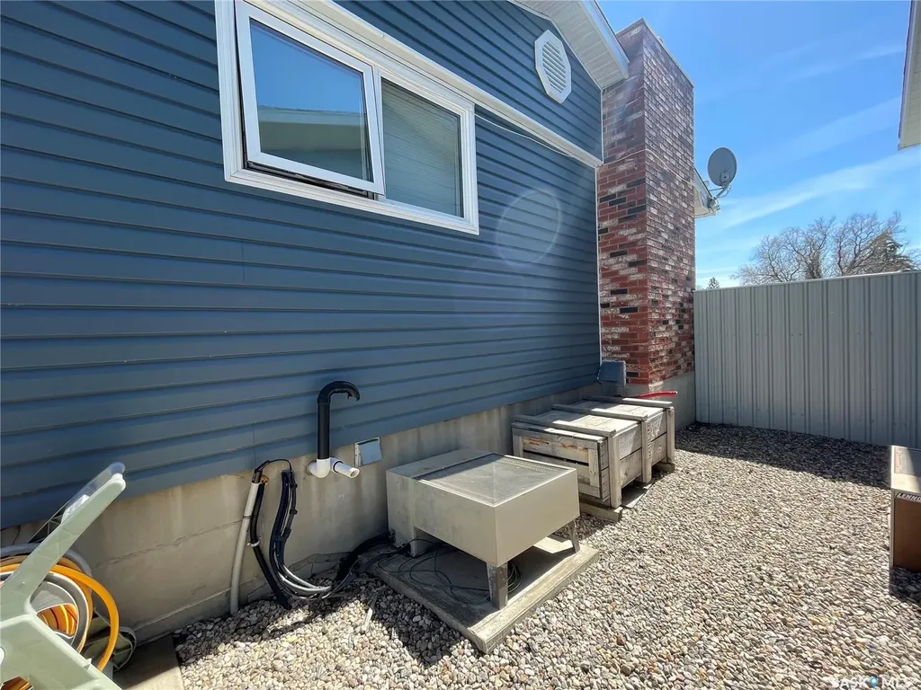 22 West Road Kindersley SK S0L 1S1