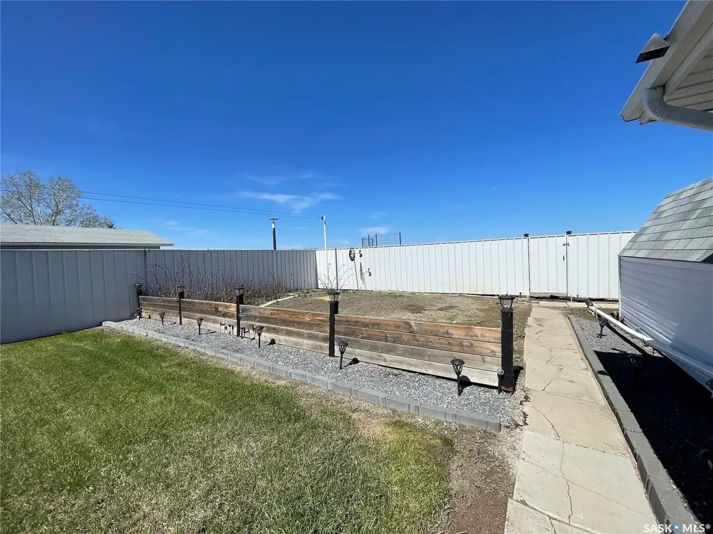 22 West Road Kindersley SK S0L 1S1