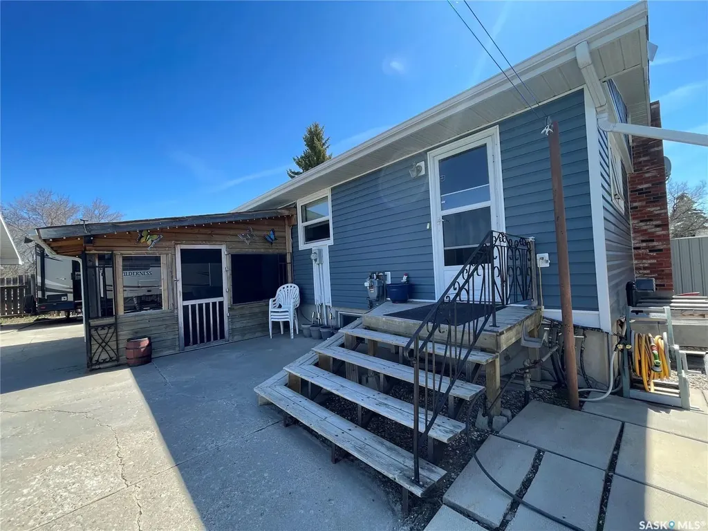 22 West Road Kindersley SK S0L 1S1