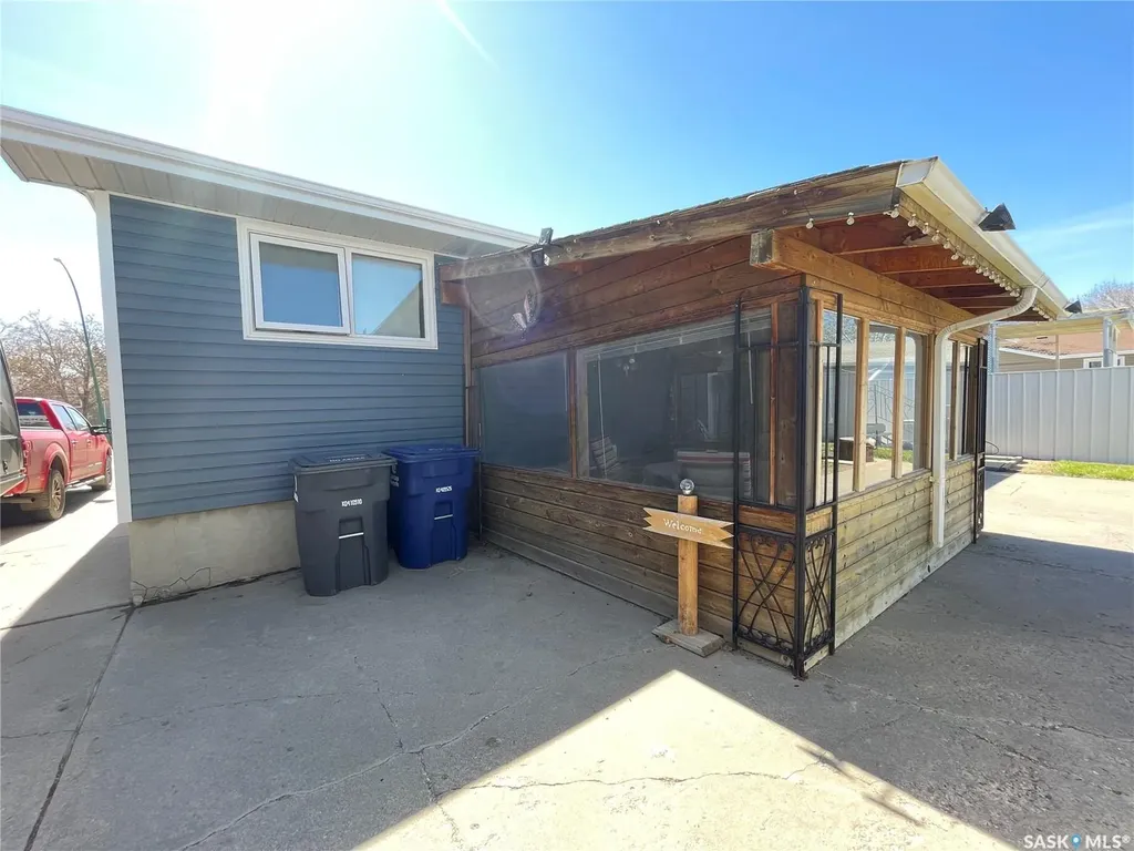 22 West Road Kindersley SK S0L 1S1