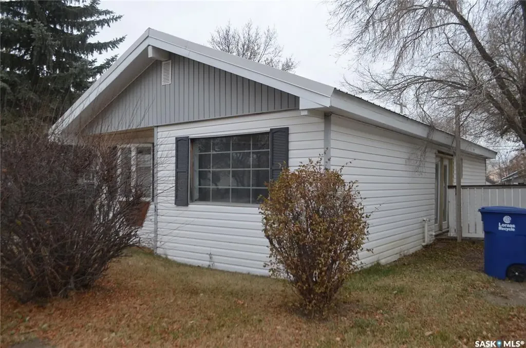 207 3rd Avenue W Kindersley SK S0L 1S0