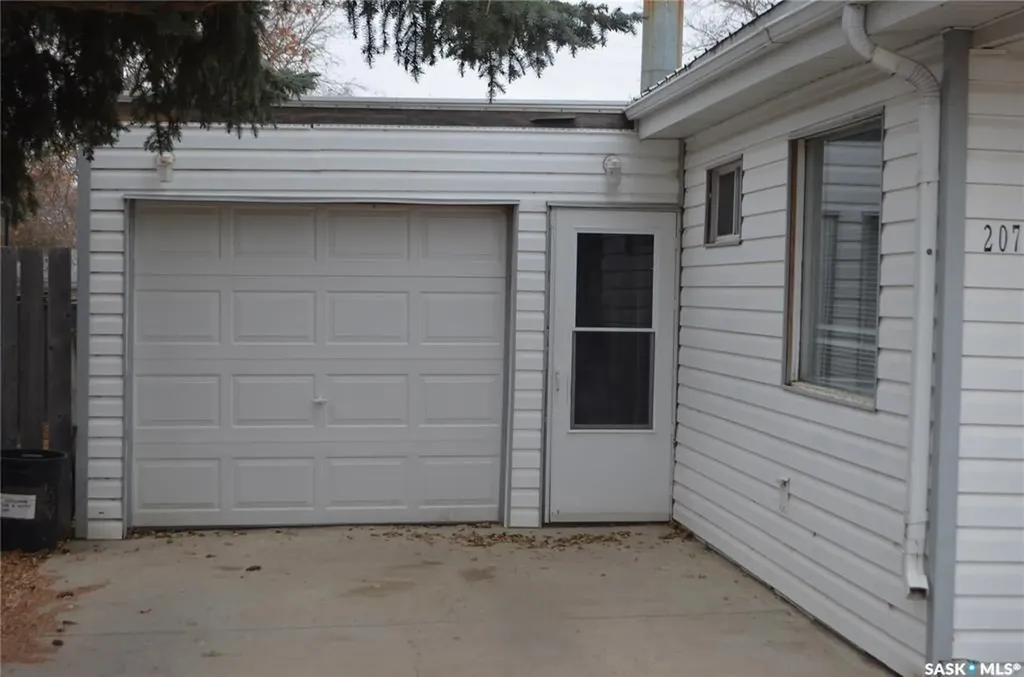 207 3rd Avenue W Kindersley SK S0L 1S0