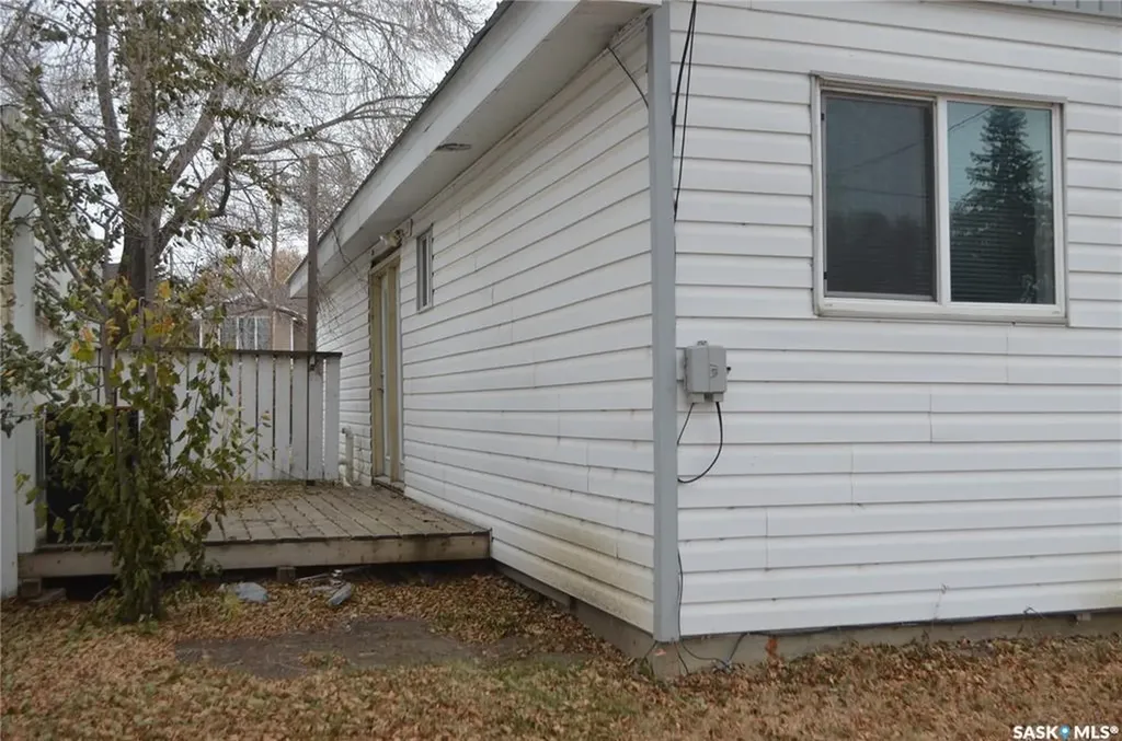 207 3rd Avenue W Kindersley SK S0L 1S0