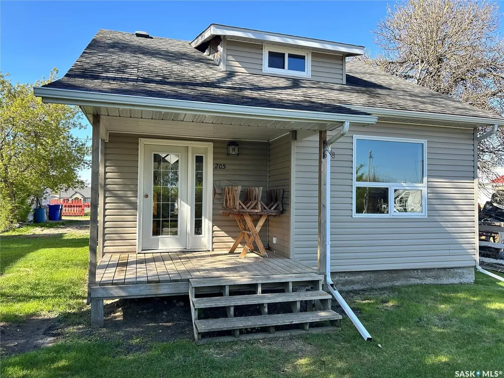 205 Carl Avenue E Langenburg SK S0A 2A0