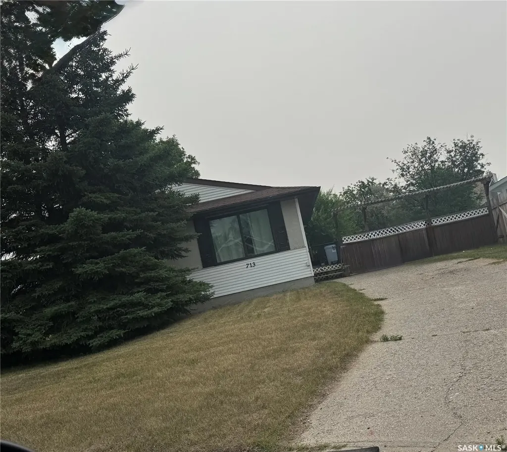 713 Birch Crescent Hudson Bay SK S0E 0Y0