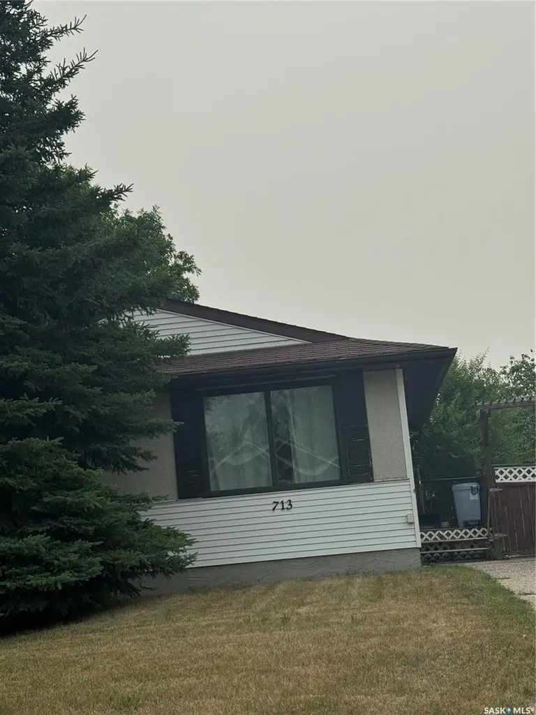 713 Birch Crescent Hudson Bay SK S0E 0Y0