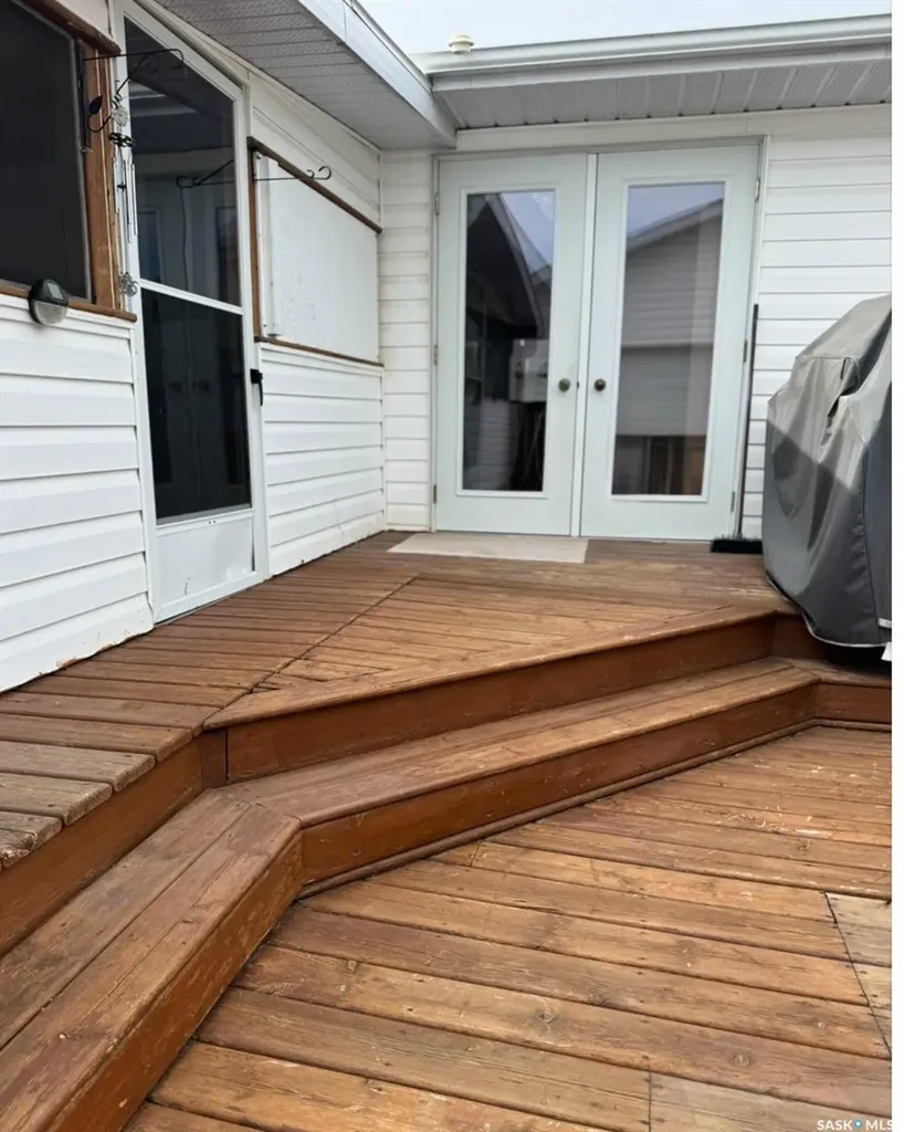 715 6th Avenue Hudson Bay SK S0E 0Y0