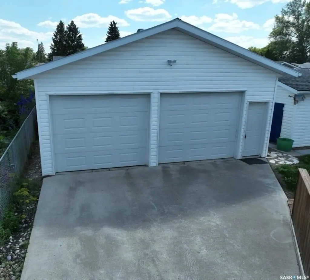 715 6th Avenue Hudson Bay SK S0E 0Y0