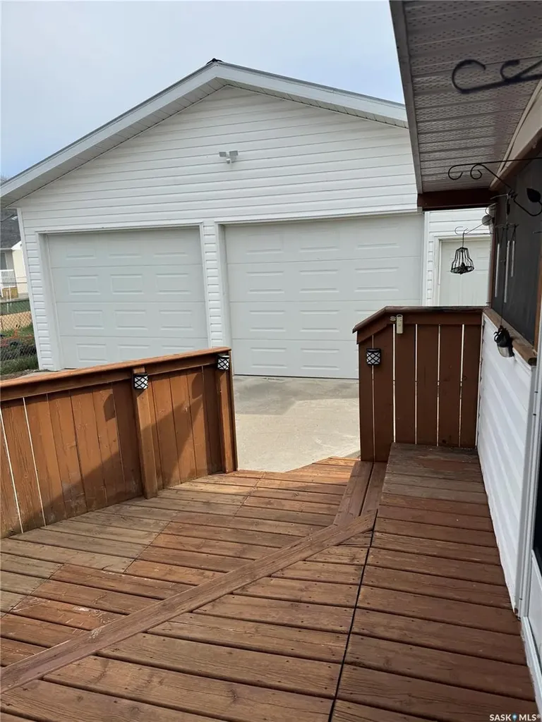 715 6th Avenue Hudson Bay SK S0E 0Y0