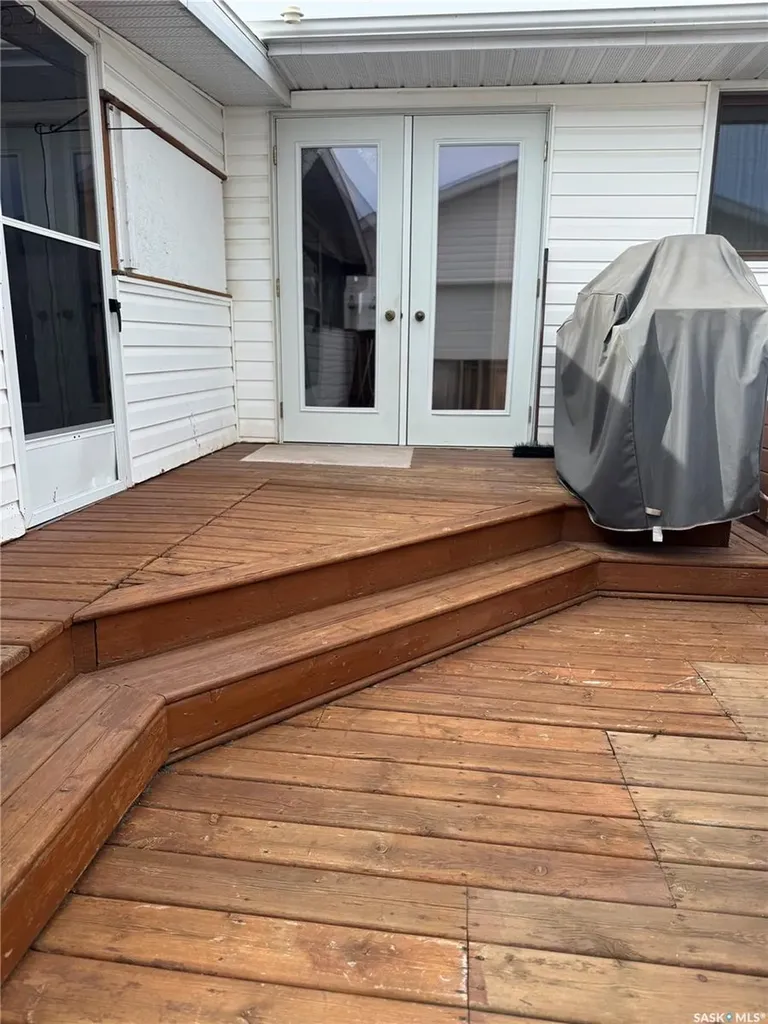 715 6th Avenue Hudson Bay SK S0E 0Y0